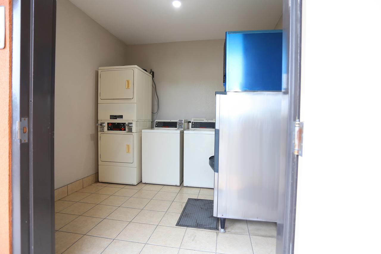 Executive Inn & Suites - Jewett Екстер'єр фото