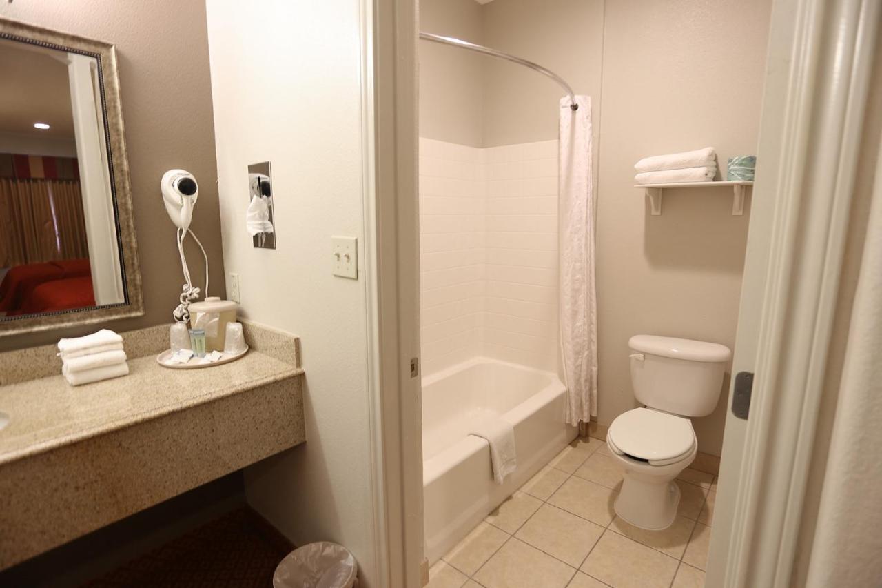 Executive Inn & Suites - Jewett Екстер'єр фото